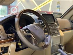 تۆیۆتا لاند کروزەر